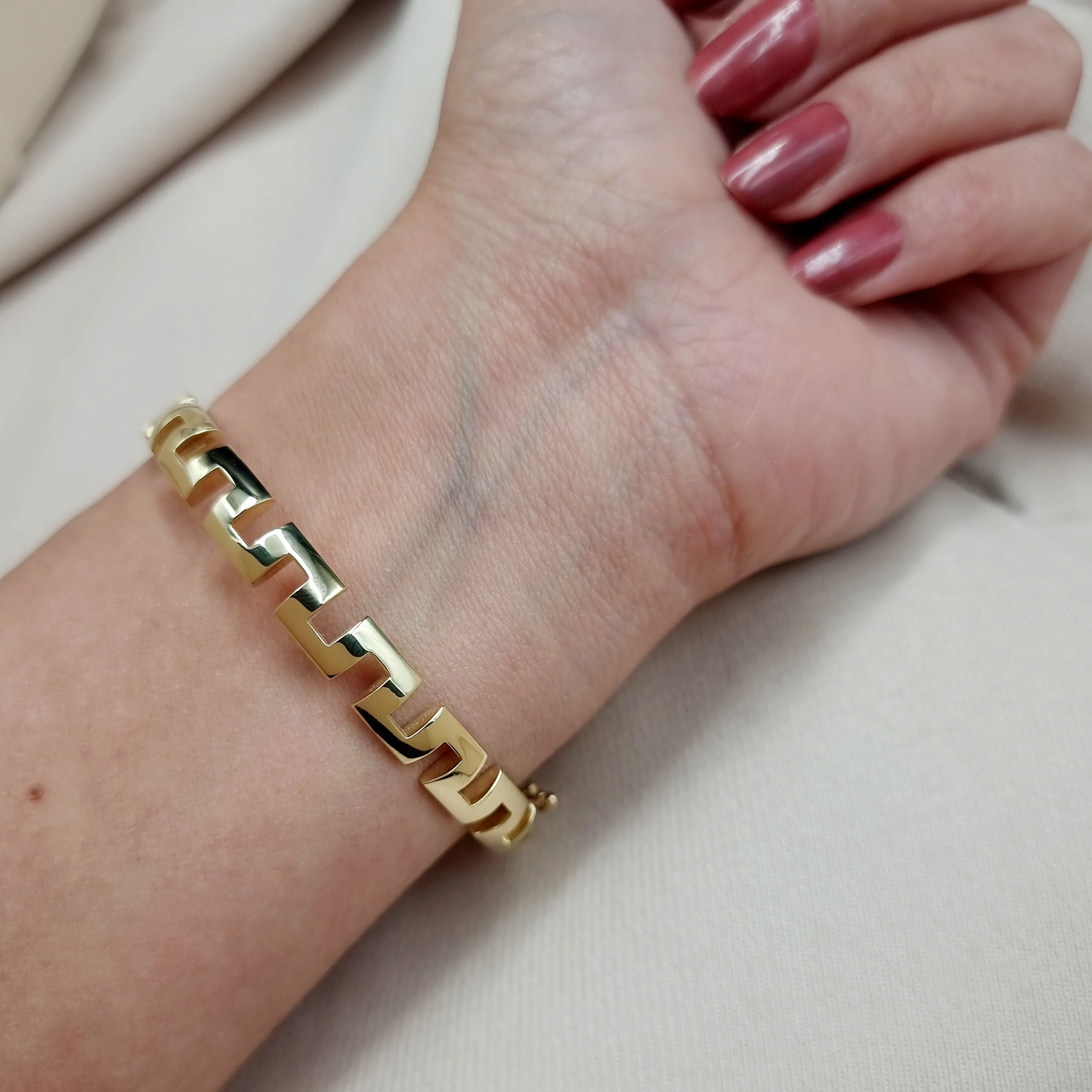 18K Pure Gold Elegant Design Bangle - Image 5