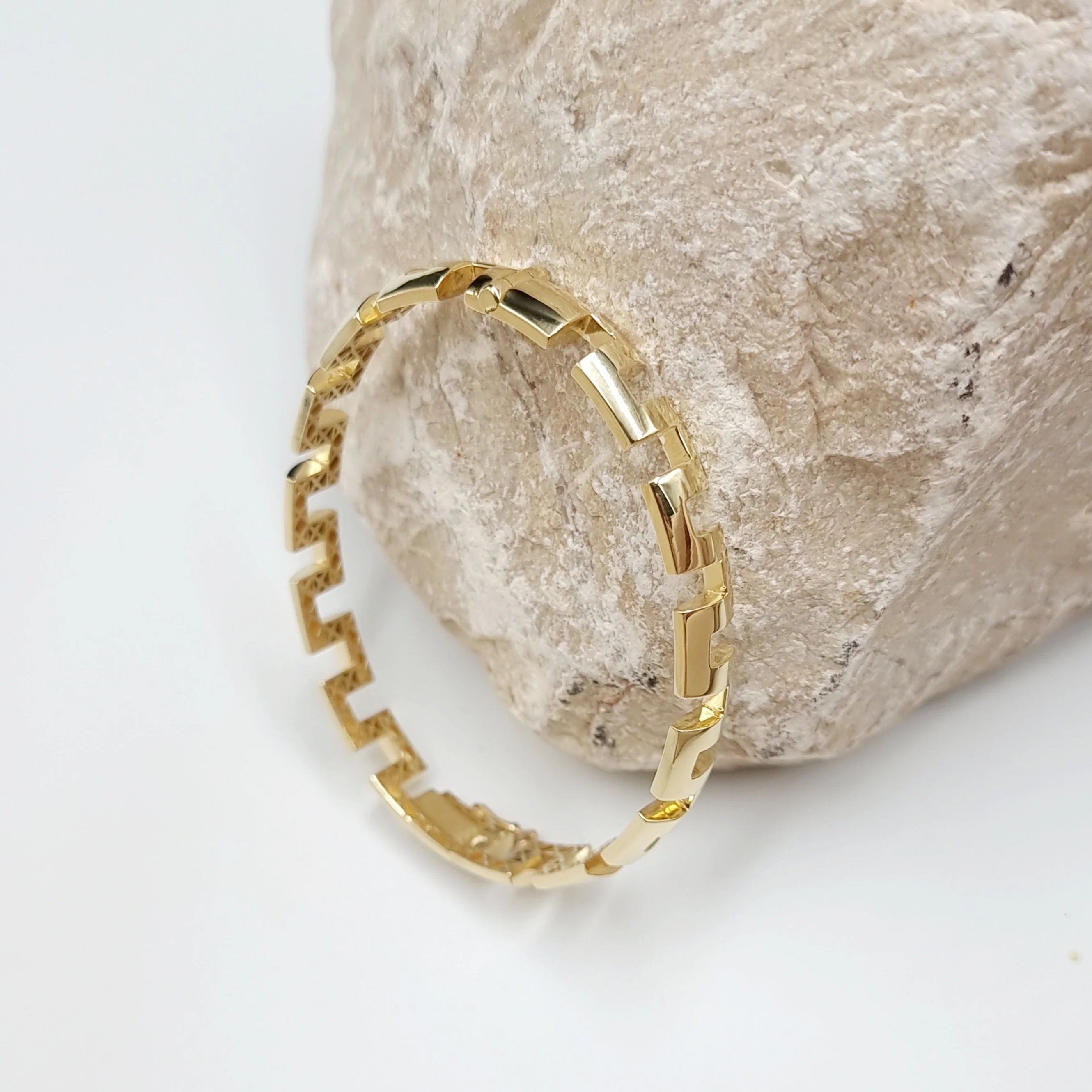 18K Pure Gold Elegant Design Bangle - Image 8