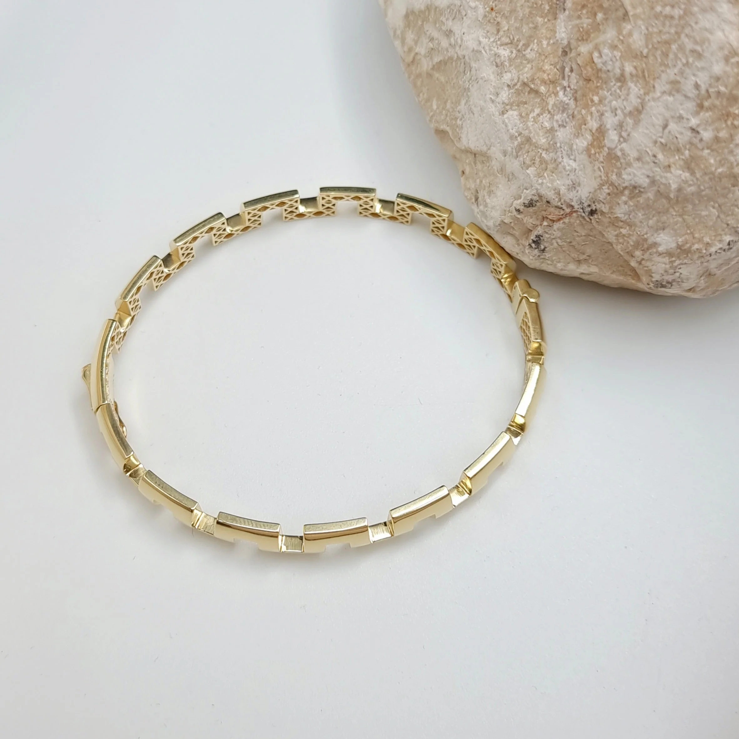 18K Pure Gold Elegant Design Bangle - Image 9