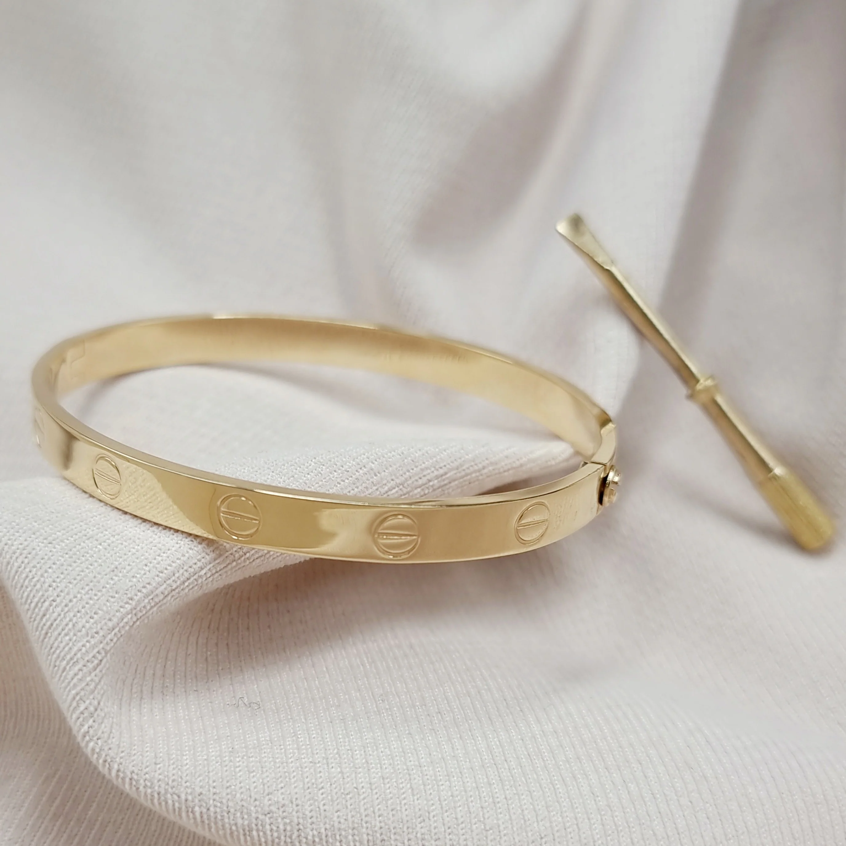 18K Pure Gold C.R Bangle - Image 6