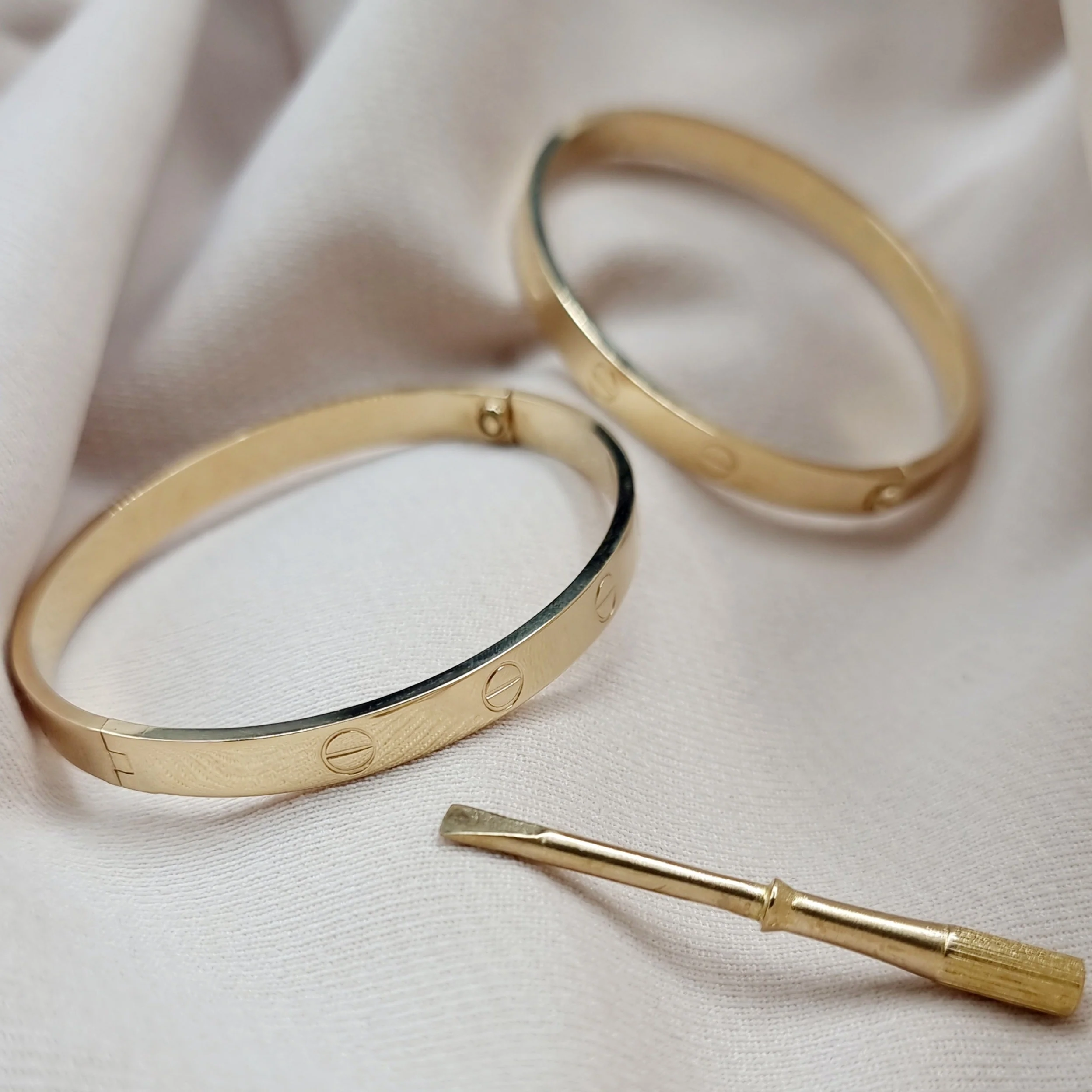 18K Pure Gold C.R Bangle - Image 8