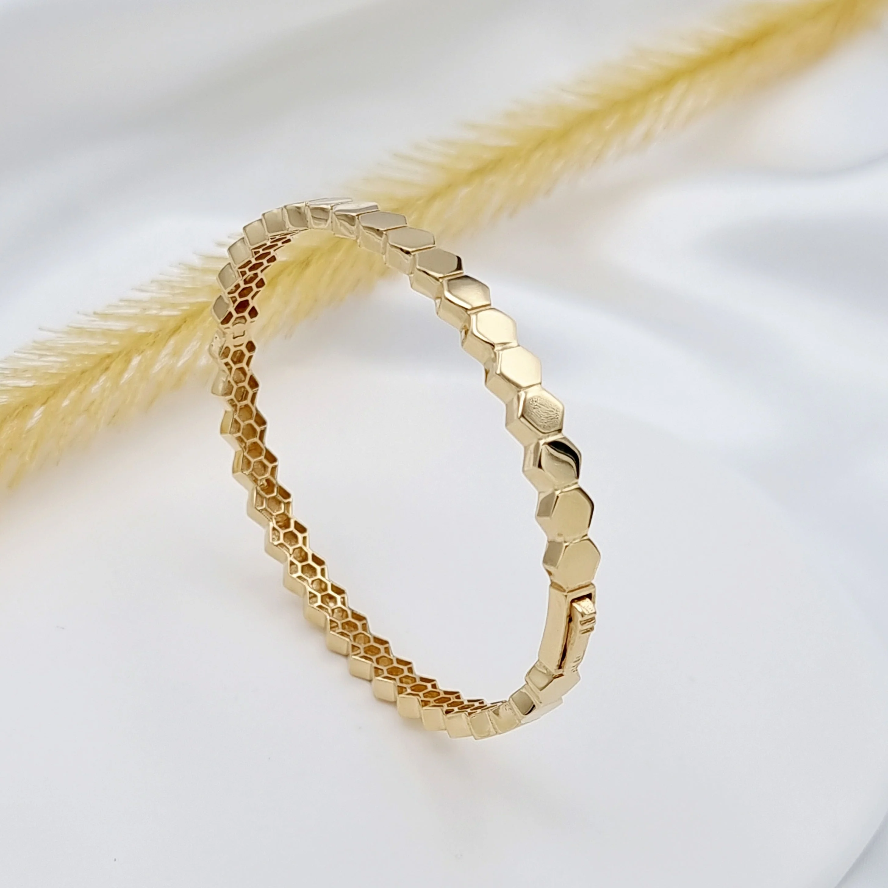 18K Pure Gold Elegant Bangle - Image 10