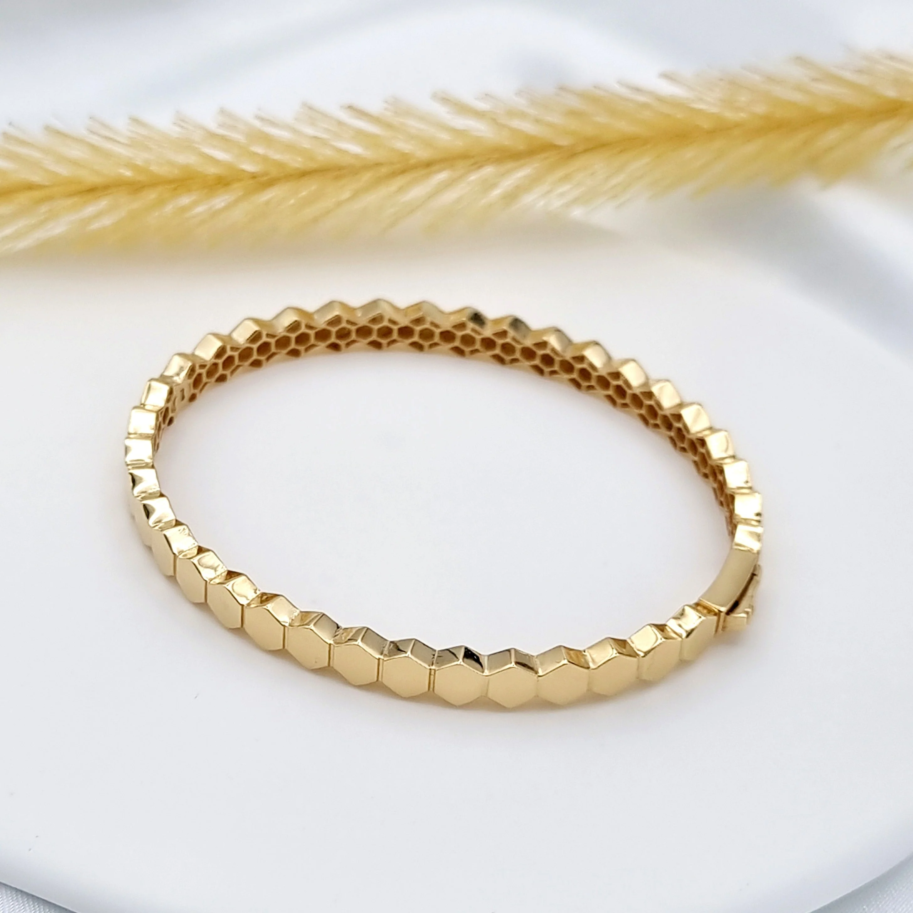 18K Pure Gold Elegant Bangle - Image 3