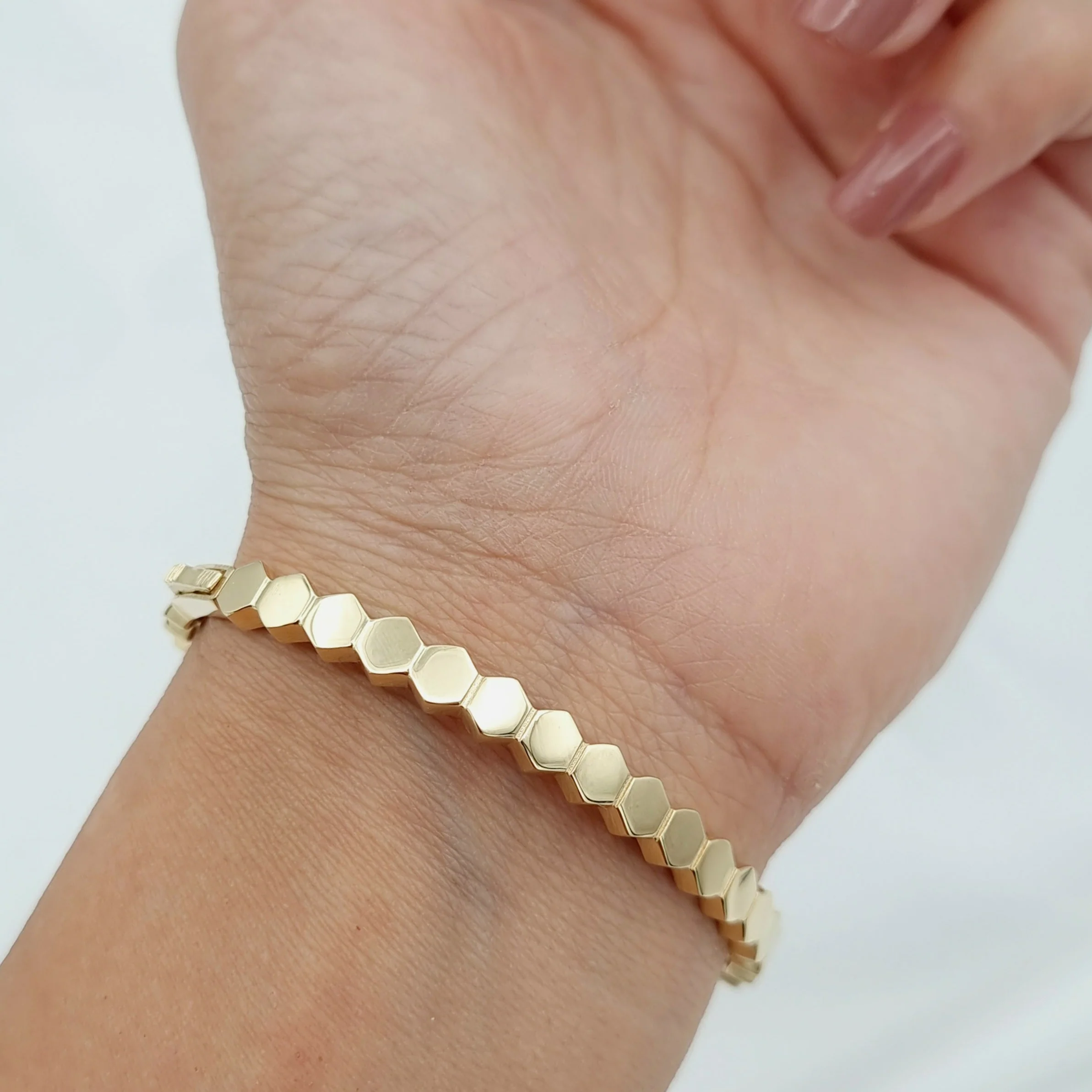 18K Pure Gold Elegant Bangle - Image 4