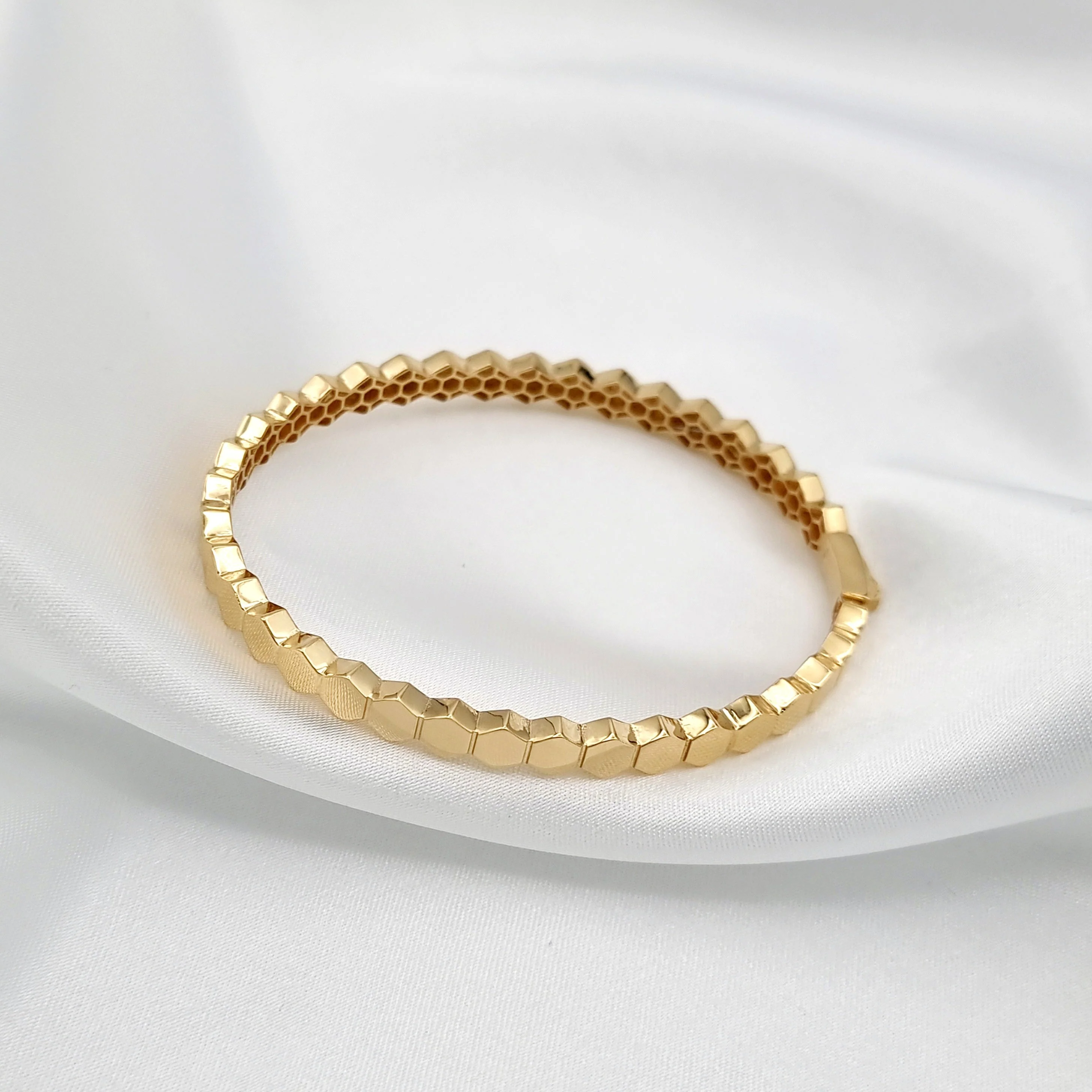 18K Pure Gold Elegant Bangle - Image 5