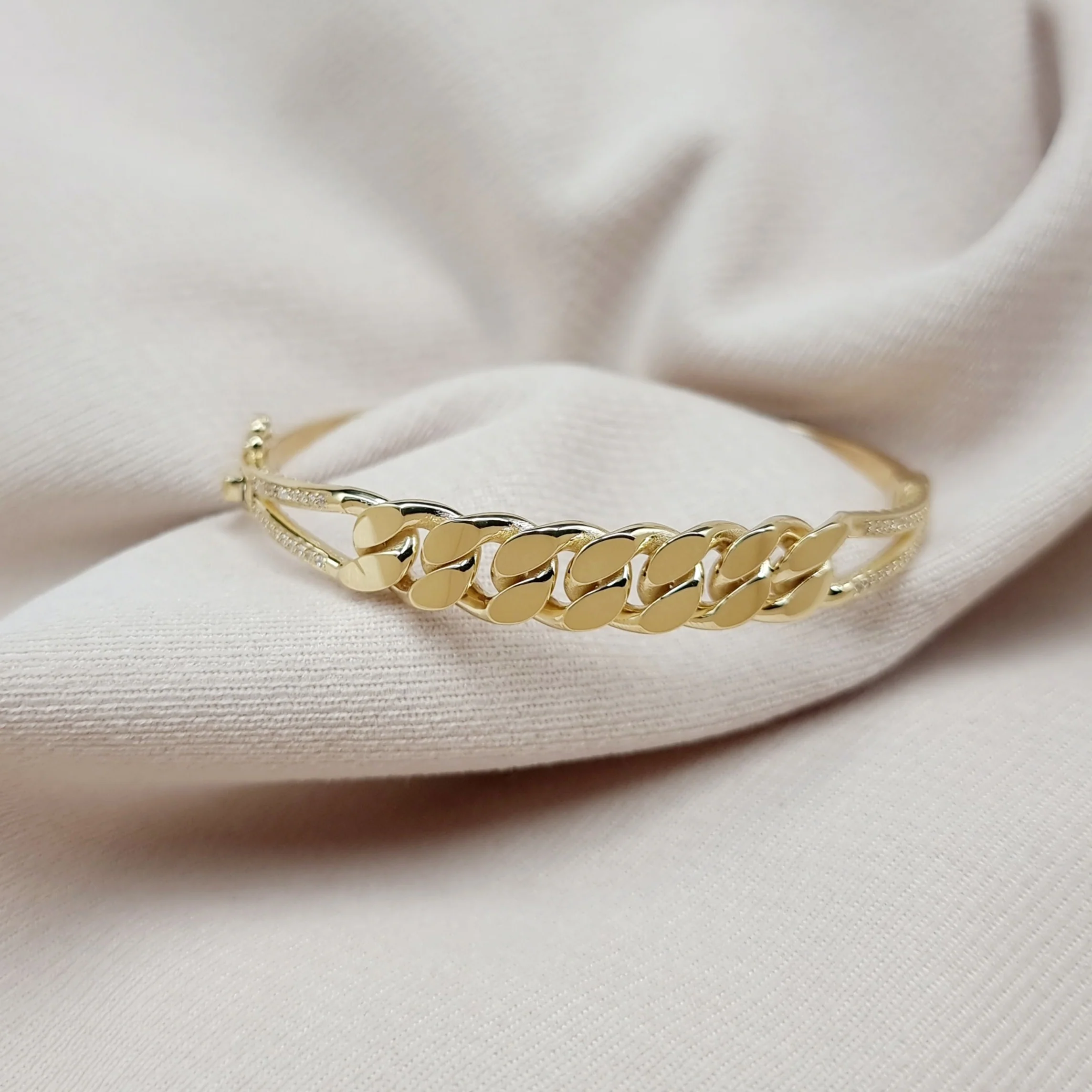 18K Pure Gold Elegant Design Bangle - Image 3