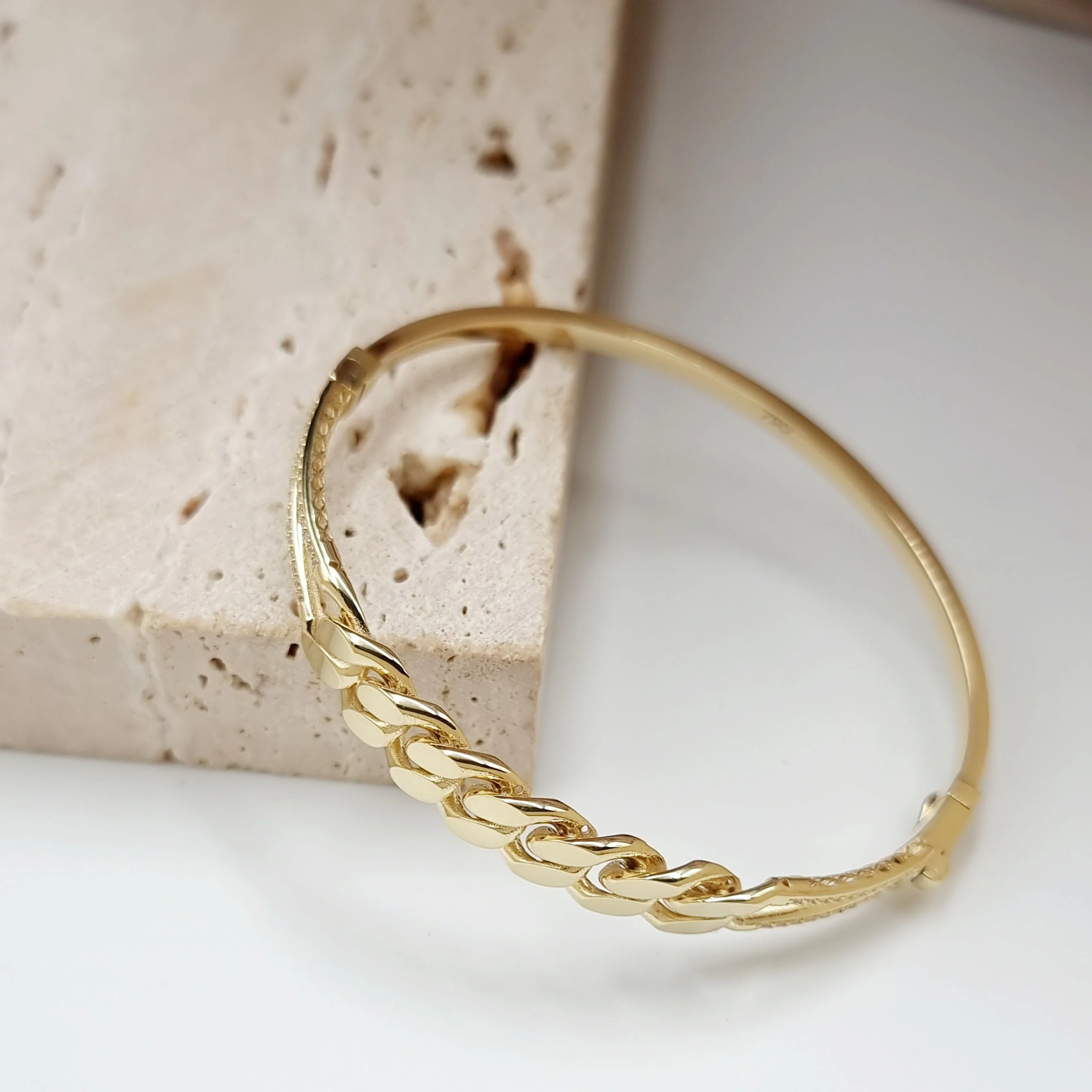 18K Pure Gold Elegant Design Bangle - Image 5