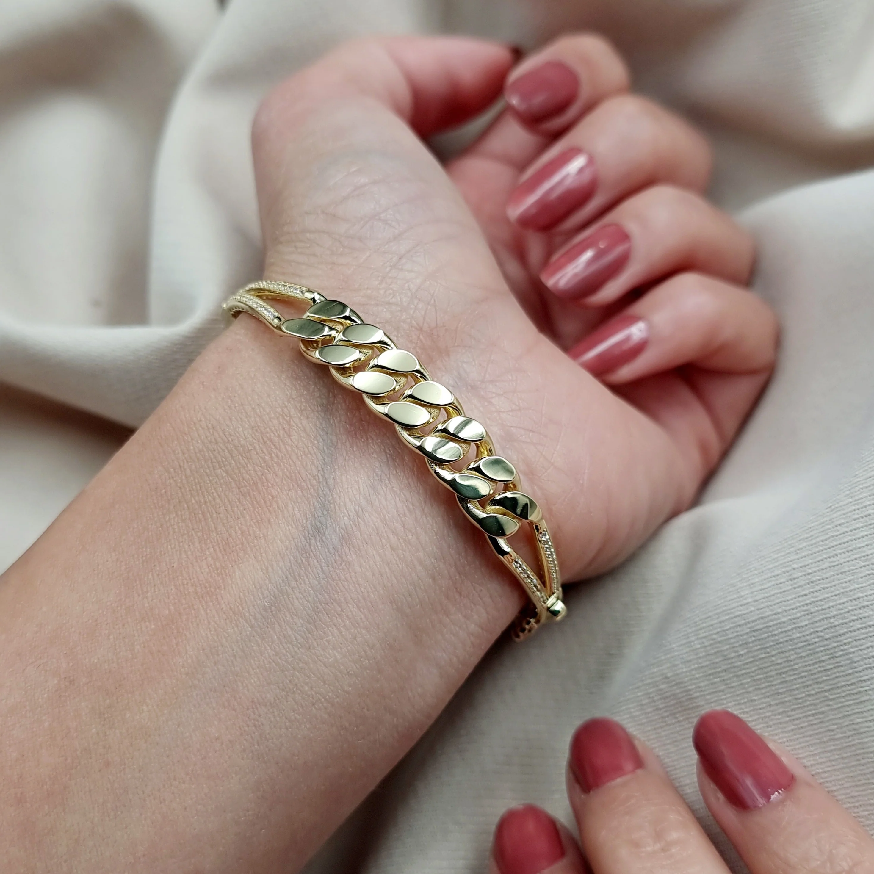 18K Pure Gold Elegant Design Bangle - Image 7