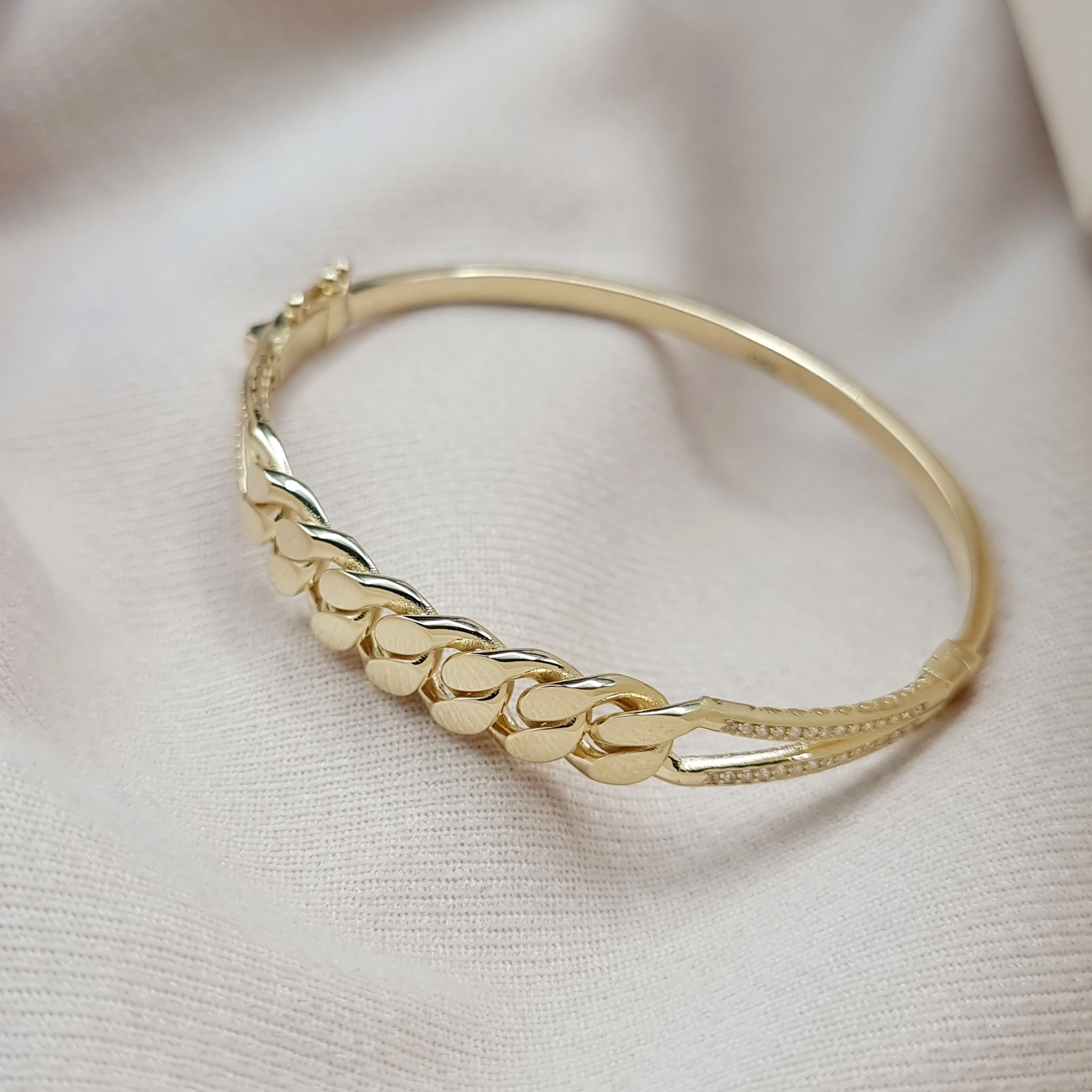 18K Pure Gold Elegant Design Bangle - Image 8