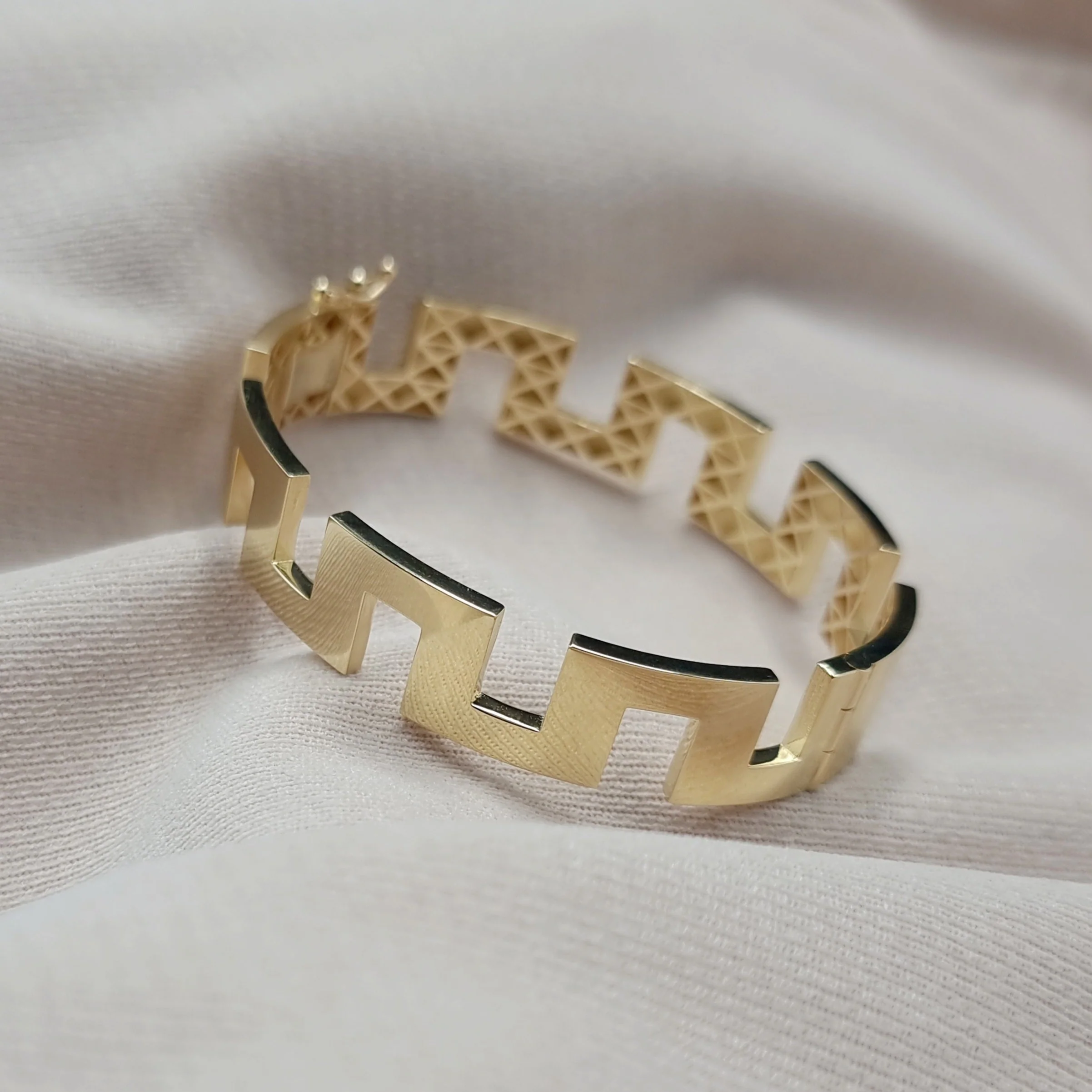 18K Pure Gold Elegant Design Bangle - Image 11