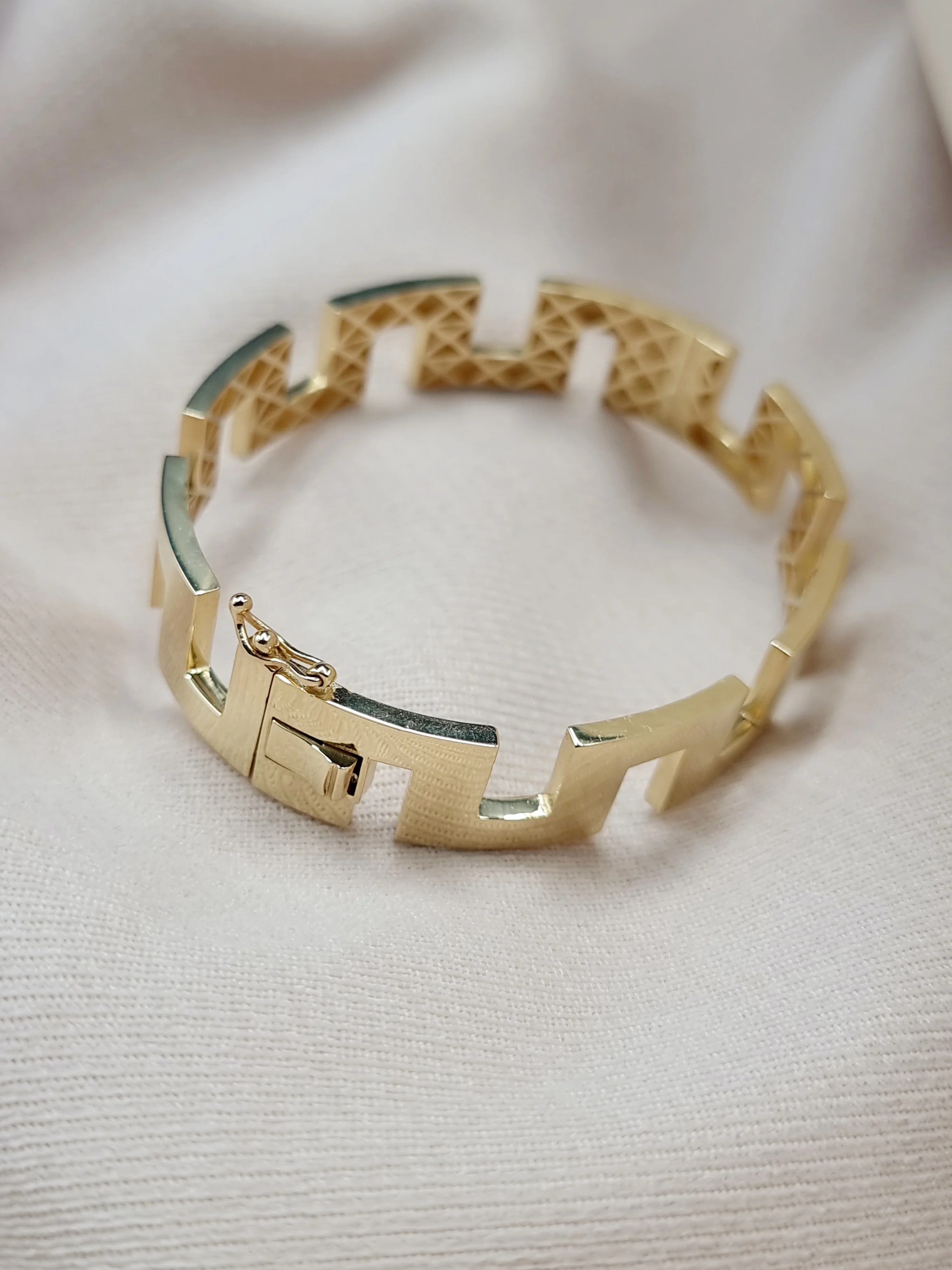 18K Pure Gold Elegant Design Bangle - Image 13