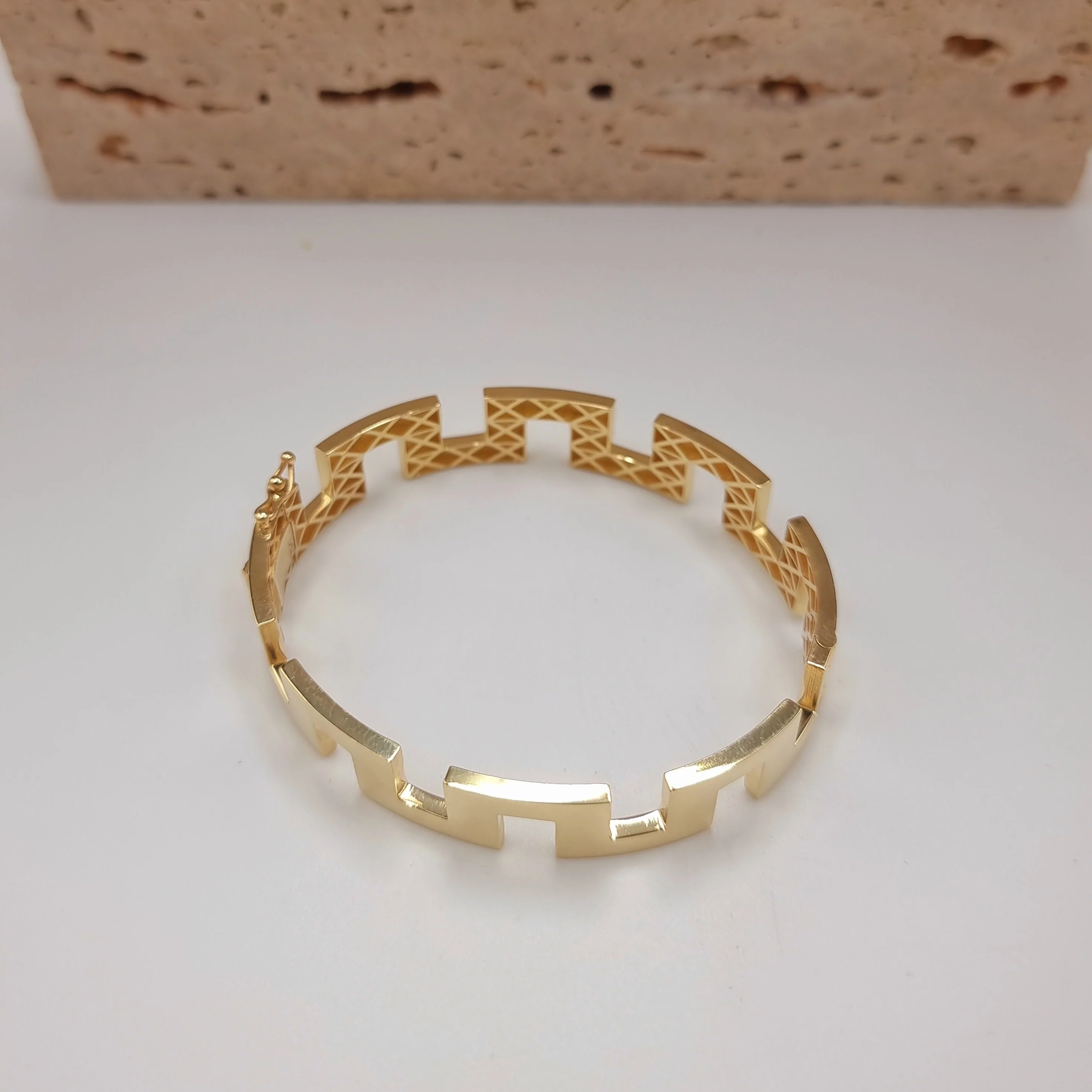 18K Pure Gold Elegant Design Bangle - Image 3