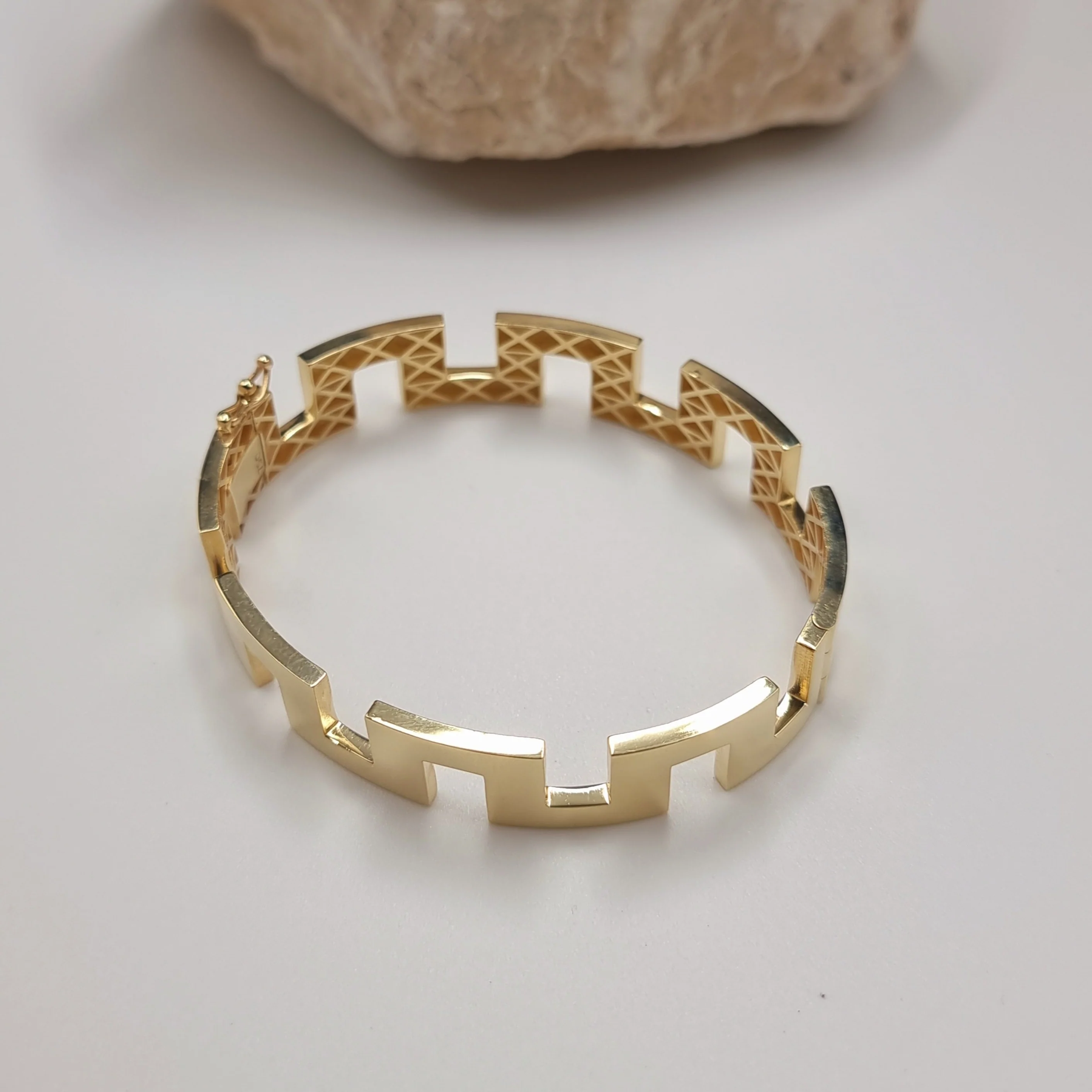 18K Pure Gold Elegant Design Bangle - Image 7