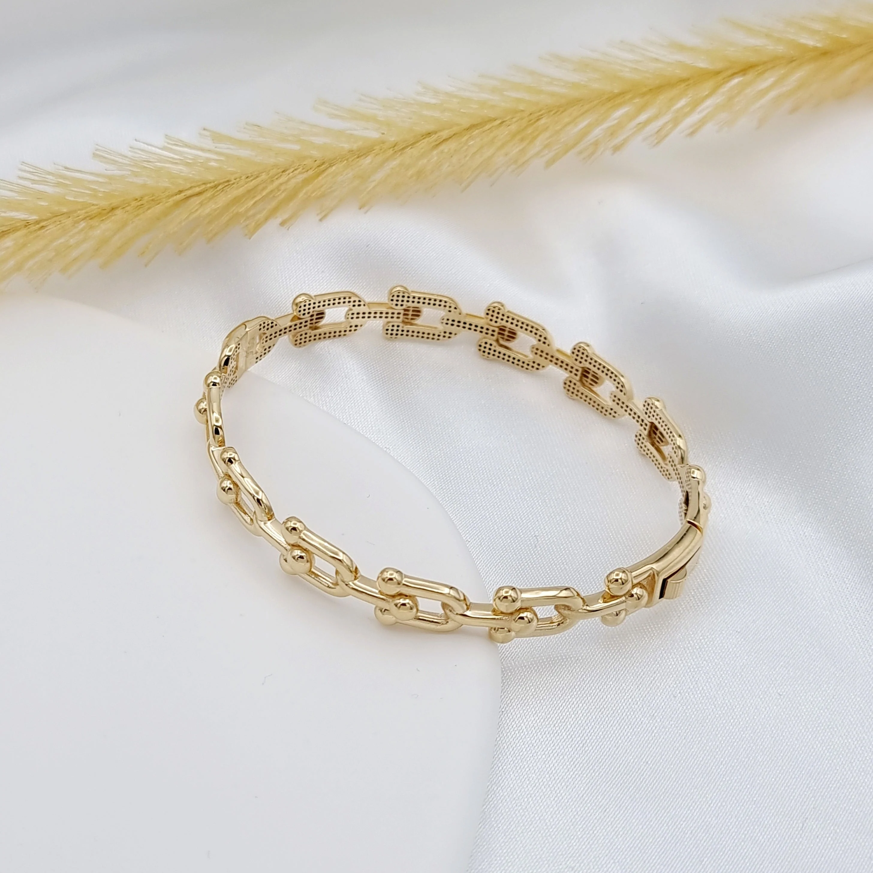 18K Pure Gold U-Link Bangle - Image 4