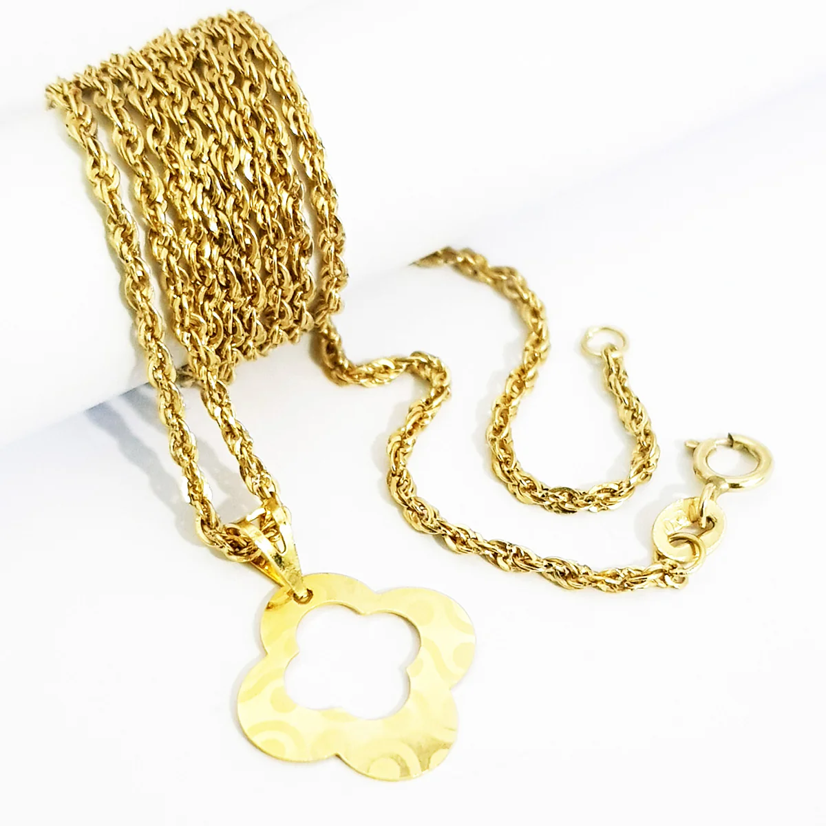 18K Pure Gold Clover Necklace - Image 3