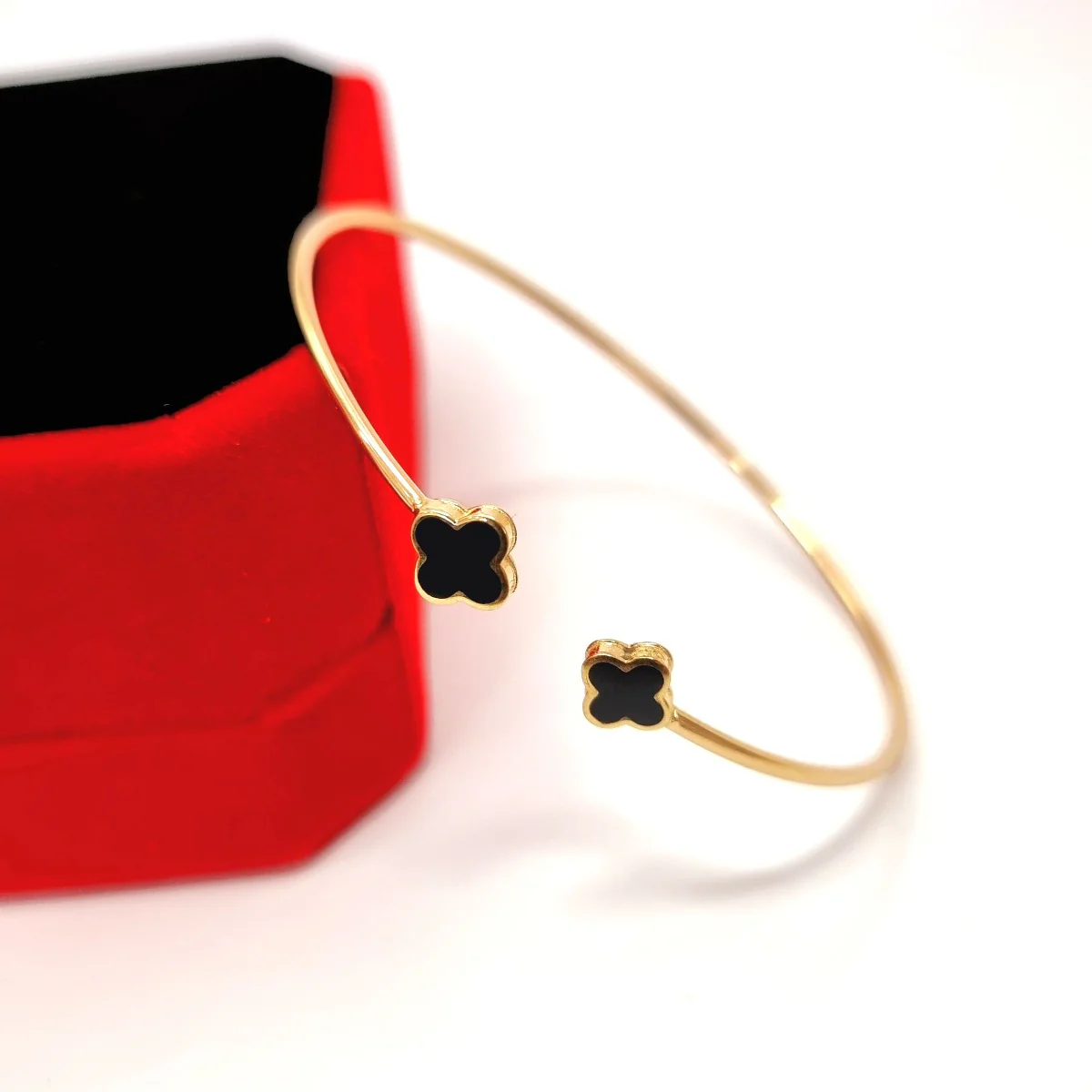 18K Pure Gold Elegant Design Bangle - Image 4