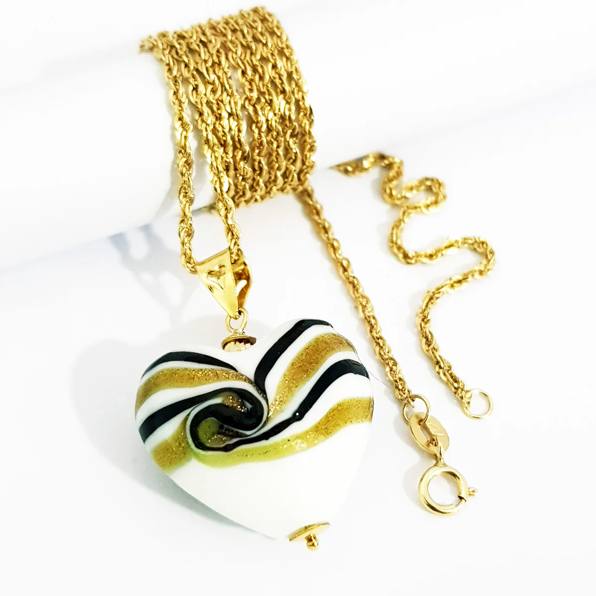 18K Pure Gold Heart Necklace - Image 3