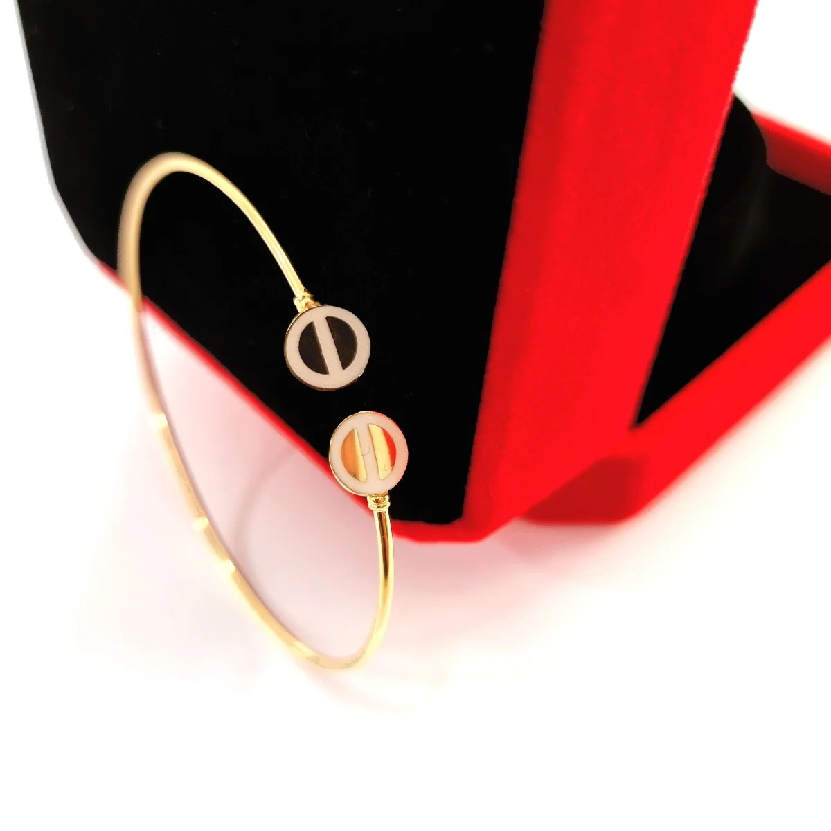 18K Pure Gold White Elegant Design Bangle - Image 5